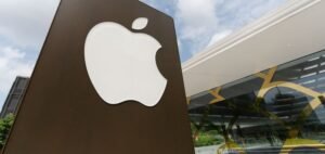 Read more about the article iPhone 17 Launch Excites Global Fans as Sales Beat Expectations